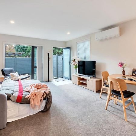 Greenwich Townhouse With Parking And Air-Con Auckland Bagian luar foto