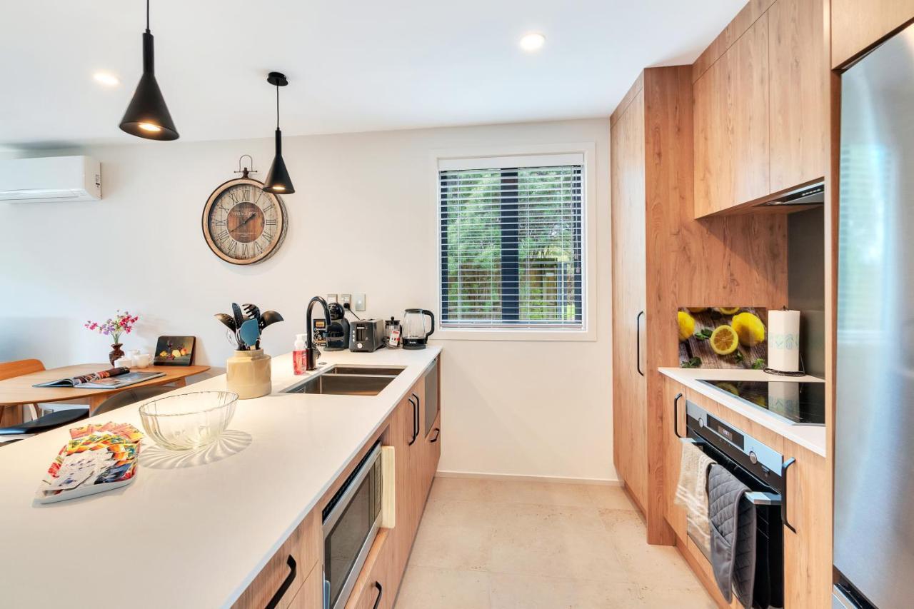 Greenwich Townhouse With Parking And Air-Con Auckland Bagian luar foto