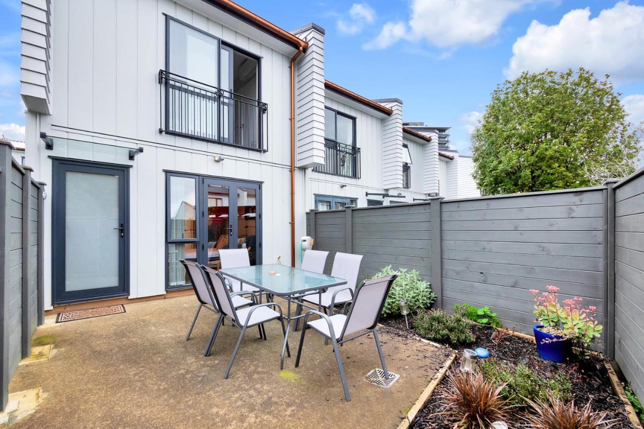 Greenwich Townhouse With Parking And Air-Con Auckland Bagian luar foto