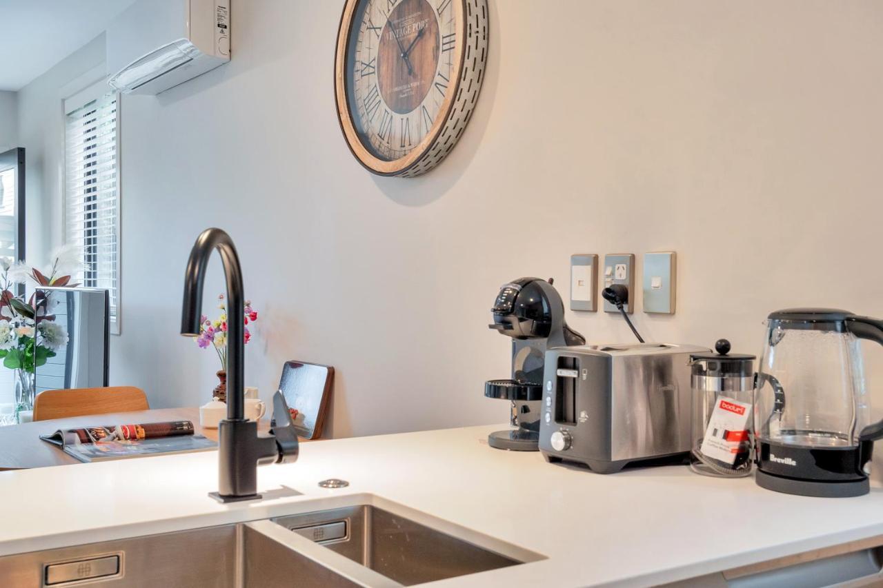 Greenwich Townhouse With Parking And Air-Con Auckland Bagian luar foto