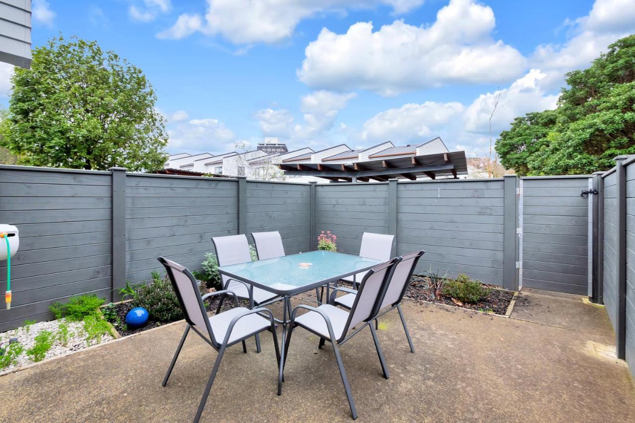 Greenwich Townhouse With Parking And Air-Con Auckland Bagian luar foto
