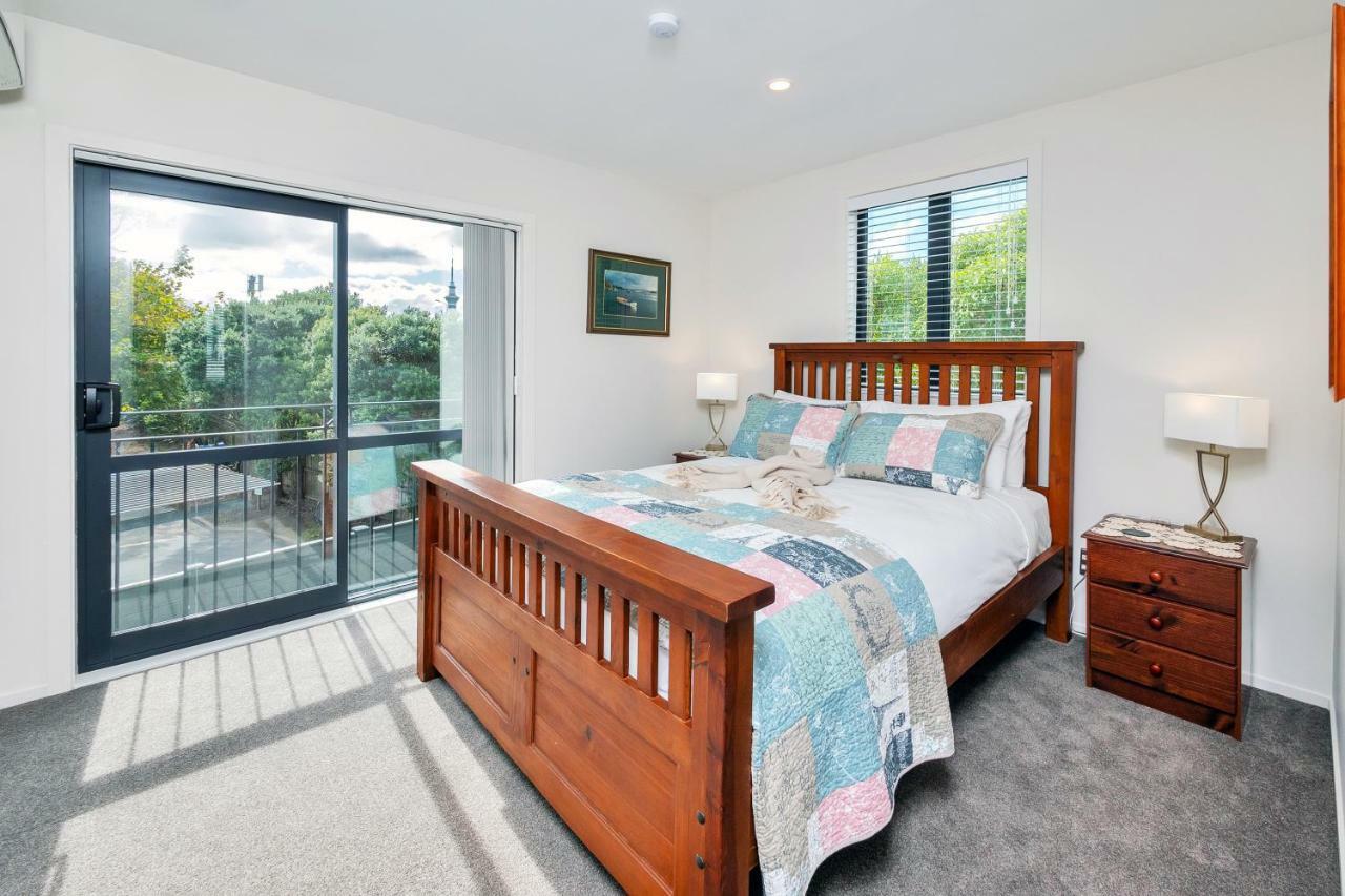 Greenwich Townhouse With Parking And Air-Con Auckland Bagian luar foto